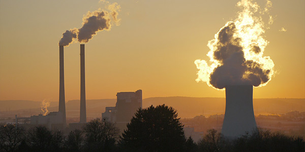Coal plant emitting smoke
